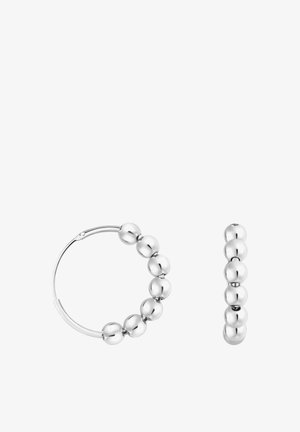 Boucles d'oreilles créoles en argent avec six perles métalliques rondes réparties uniformément le long de chaque anneau, vues de face et de profil sur fond blanc.