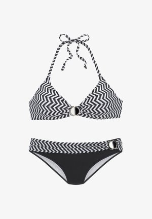 Schwarzes Bikini-Set mit weißem Zickzack-Muster auf Oberteil und Bund, mit Metallring-Details an beiden Teilen.