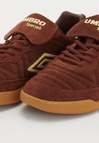 Umbro SPECIALI TR SUEDE UNISEX - Trainers - dark brown/cream/royal
