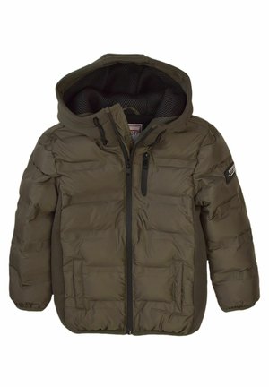 Olivengrøn polstret børnejakke med hætte, lynlås foran, lynlåslomme på brystet og sidelommer, med et logo-mærke på venstre ærme.