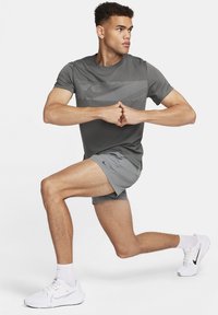 Nike Performance Camiseta deportiva - iron grey