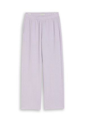 Jasnofioletowe, szerokie spodnie o fakturze, z elastycznym paskiem i bocznymi kieszeniami, ułożone na płasko na białym tle.