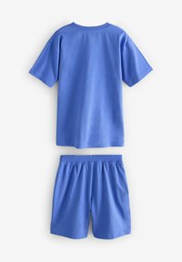 Blaues Baumwoll-T-Shirt mit kurzen Ärmeln und Rundhalsausschnitt, kombiniert mit passenden blauen Shorts mit elastischem Bund.