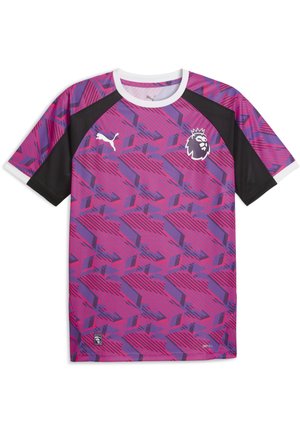 Violet ir rožinės spalvos trumpomis rankovėmis futbolo marškinėliai su geometriniu raštu, juodos orui pralaidžios rankovės, baltos detalės ir PUMA logotipo akcentai.