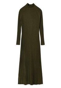 Abito lungo a coste di colore verde oliva con collo alto e maniche lunghe. Il tessuto presenta pieghe verticali su tutta la superficie.