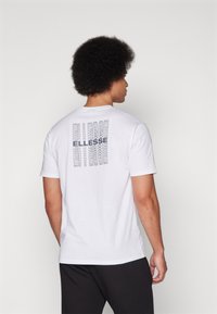 Ellesse MELARA  - Camiseta estampada - white