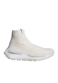 Scarpa sportiva bianca in maglia con caviglia alta, tessuto elastico, tomaia testurizzata e suola in gomma traslucida con grip rialzati e ammortizzazione ad aria.