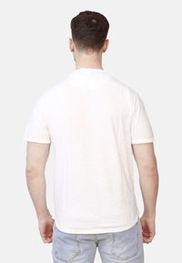 T-shirt bianco in cotone con maniche corte e scollatura rotonda. La vista posteriore mostra un tessuto uniforme con una sottile trama, senza schemi o accenti visibili.