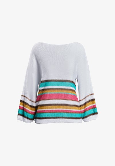 Witte gebreide trui met brede klokmouwen, voorzien van horizontale strepen in roze, bruin, turquoise en geel over het midden.