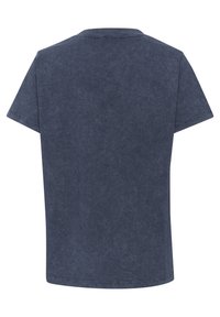 Navy blue trumpas rankovėmis marškinėliai su apvaliu iškirpimu ir minkšta, tekstūruota medžiaga; turi paprastą dizainą be matomų raštų ar akcentų.