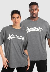 Smilodox UNISEX MACEY FRONT PRINT - Camiseta estampada - anthrazit melange