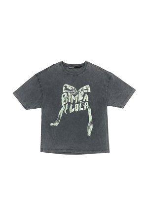 T-shirt grigia oversize realizzata in morbido cotone, con una grande stampa grafica verde di un fiocco e il testo "Bimba y Lola" sul davanti.