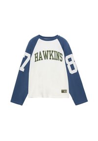 Cămașă albă cu mânecă lungă și mâneci raglan bleumarin, având inscripția "HAWKINS" în verde și numerele "7" și "8" pe mâneci. Material din bumbac.