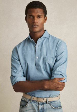 Reiss REGULAR FIT - BAYLOR CUTAWAY-COLLAR - Cămașă - light wash indigo