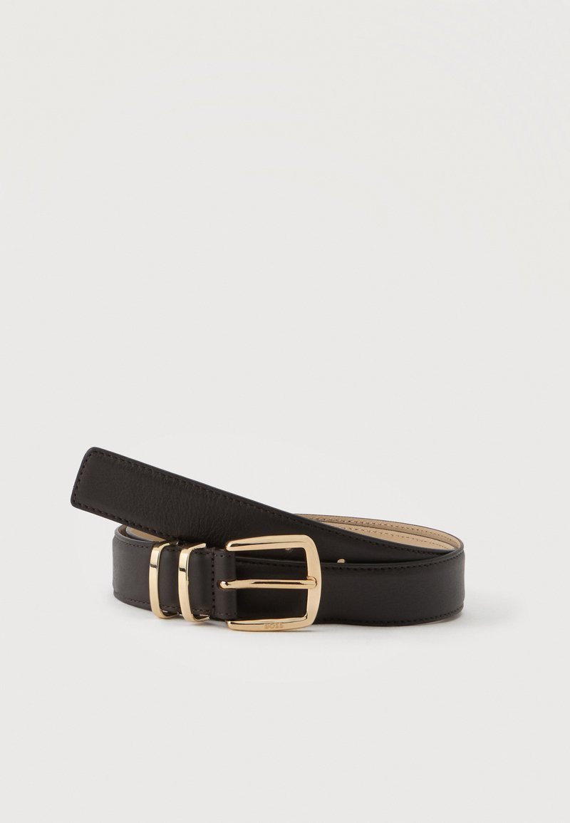 Ceinture en cuir noir avec une boucle rectangulaire dorée et deux passants dorés, enroulée sur un fond clair uni.