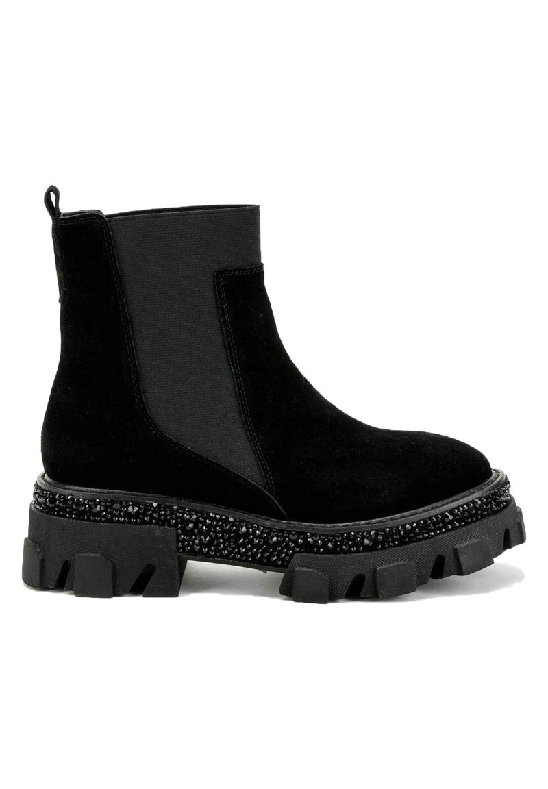 Stivaletti neri in suede alla caviglia con pannelli laterali elasticizzati, caratterizzati da una suola platform nera, chunky e texturizzata decorata con accenti glitterati.