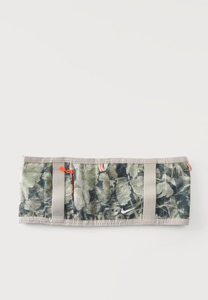 Nike ACG, BELT - Разни спортове - neutral olive/safety orange/summit white