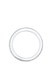 Specchio circolare in vetro trasparente con bordo testurizzato in argento, caratterizzato da un sottile effetto scintillante lungo il bordo. Superficie centrale liscia.