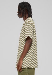 Urban Classics CHECK - T-shirt imprimé - khakicheck