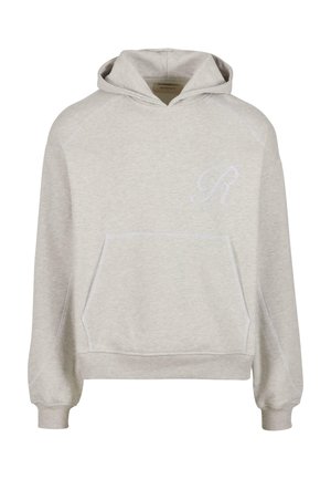 Grijze katoenen hoodie met een voorkant pocket, drawstring capuchon en een witte geborduurde 'R' detail op de borst. Raglan mouwen en ribgebreide manchetten.