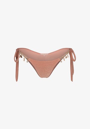 Rosa glitzernde Bikini-Unterteile mit Seitenschnüren, ausgestattet mit Akzenten aus goldfarbenen Ketten und dekorativen Charms. Glatte Oberfläche mit gefüttertem Innenfutter.