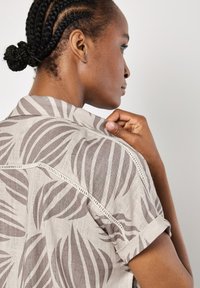 Apricot SHELL PRINT - Overhemdblouse - stone