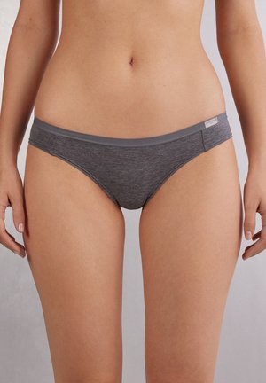 Grijze katoenen bikini van een katoenmix met een gladde tailleband, voorzien van een subtiele textuur en minimalistisch ontwerp, benadrukt door een klein label.