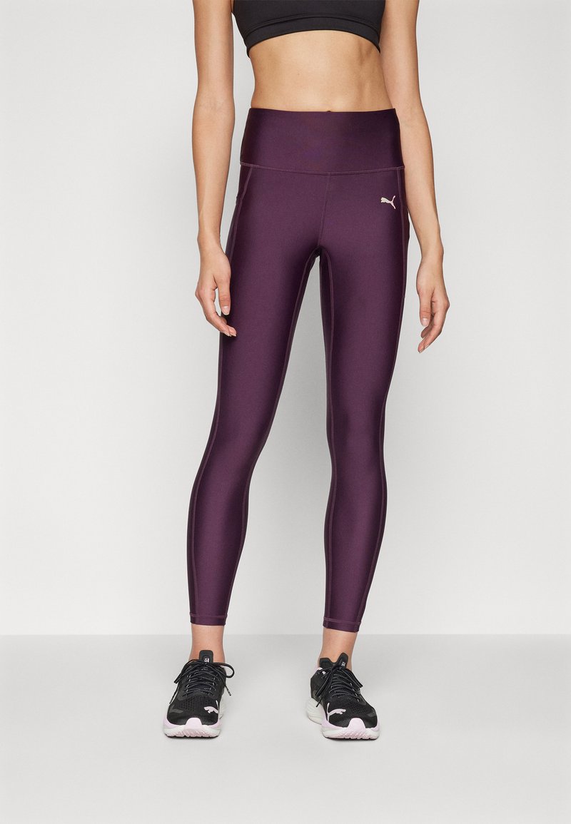 Leggings de tiro alto y ajustados en un púrpura intenso, confeccionados con material elástico, que cuentan con un pequeño detalle de logo y costuras en contraste.