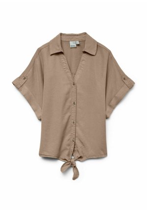 Chemise beige à manches courtes avec col et nœud sur le devant, comprenant des pattes à boutons sur les manches retroussées.