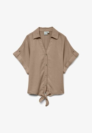 Chemise beige à manches courtes avec col et nœud sur le devant, comprenant des pattes à boutons sur les manches retroussées.