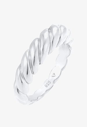 Zilveren ring met een gedraaid ontwerp, met een glanzende, gladde afwerking en gegraveerde markeringen "925" aan de binnenkant van de band.