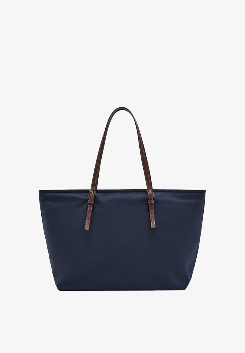 Grand sac cabas bleu marine avec deux longues bretelles ajustables en cuir marron sur fond blanc.