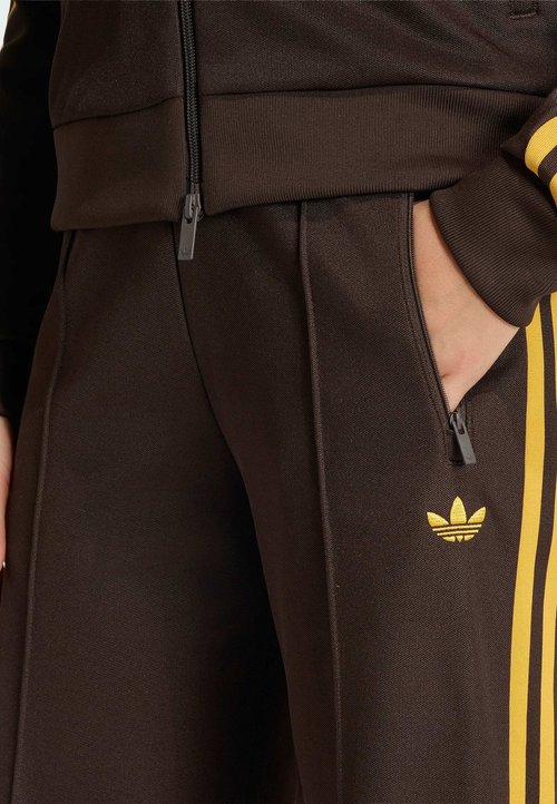 adidas CLASSIC TRACK PANTS - Pantalones deportivos - aurora coffee preloved yellow — photo 3
