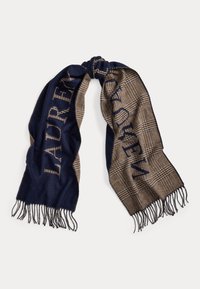 Marinblå och beige halsduk med rutigt mönster, fransiga kanter och stora bokstäver. Tillverkad av mjukt tyg med en blandning av texturer.