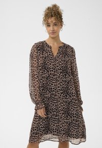 Rochie cu imprimeu de leopard din material transparent, cu decolteu în V, mâneci lungi cu manșete elastice și o siluetă liberă, fluidă.