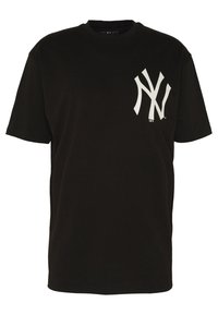 Svart kortärmad T-shirt med vit stiliserad "NY"-logotyp på vänster bröst.