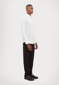 Michael Kors STRETCH SLIM FIT - Alkalmi ing - white