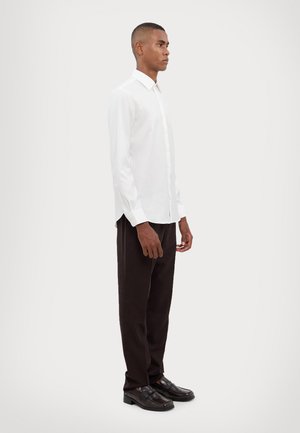 STRETCH SLIM FIT - Formálna košeľa - white