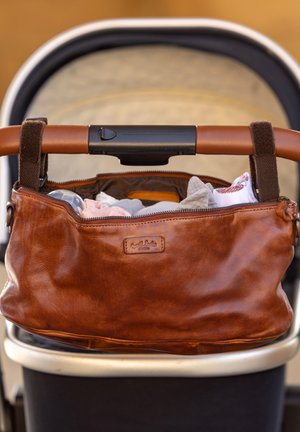 Gusti Leder, SUZI - Sac à main - cognac