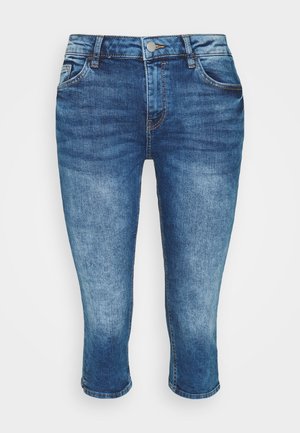 Blauwe vervaagde denim cropped jeans met voorzakken, riemlussen en een knoopsluiting in de taille.