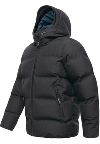 Giubbotto imbottito nero con cappuccio, dotato di zip frontale, due tasche laterali con zip e tessuto testurizzato. Interno foderato in blu.