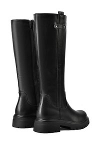 Stivali neri alti fino al ginocchio realizzati in pelle liscia. Presentano una cerniera laterale, una suola piatta in gomma e un dettaglio di cuciture discreto lungo la gamba.