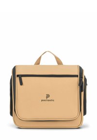 Bolso de mano beige con acentos negros, forma rectangular, bolsillo frontal con cremallera, asa superior y logo exhibido de manera prominente en la parte frontal.