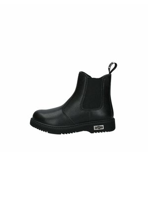 Bota Chelsea de cuero negro con paneles laterales elásticos, lengüeta en el talón, suela dentada y etiqueta metálica de la marca en la suela exterior.