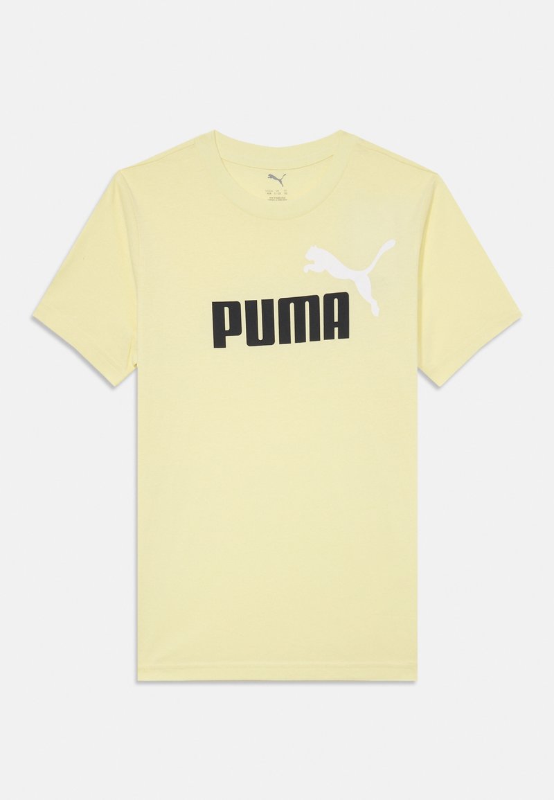 Gul kortermet t-skjorte med svart "PUMA"-tekst og hvit puma-logo på fronten. Laget av myk, lett materiale med rund hals.