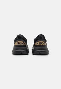 HUGO LEON RUNN - Trainers - black/gold