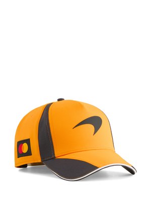 Orange og mørkegrå baseballkasket med buet skygge, sort Swoosh-logo foran og Mastercard-logo på siden.
