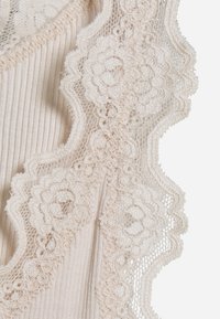 Rosemunde REGULAR VINTAGE - Top - soft powder