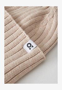 Unselected, macadamia