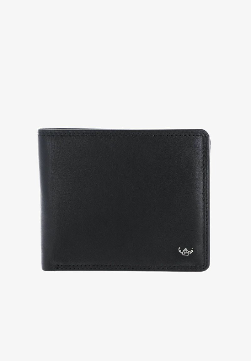 Portefeuille bifold en cuir noir avec bords cousus et petit emblème de logo argenté dans le coin inférieur droit sur fond blanc